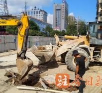 黄篇大鸡巴高温下的坚守｜道路建设者用汗水铺就畅通路